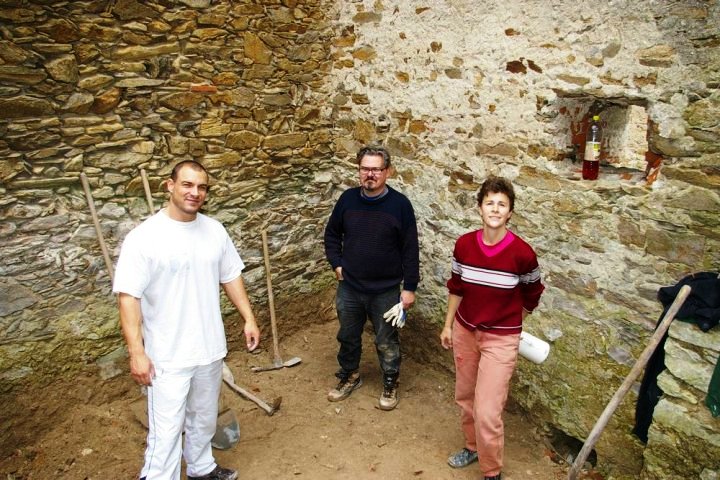 Grabungsteam mit Chefarch�ologen  Strutz (Mitte)  � M. Wurth 2010